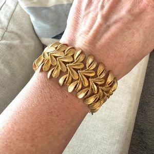 Vintage Gold Leaf Petals Clasp Bracelet